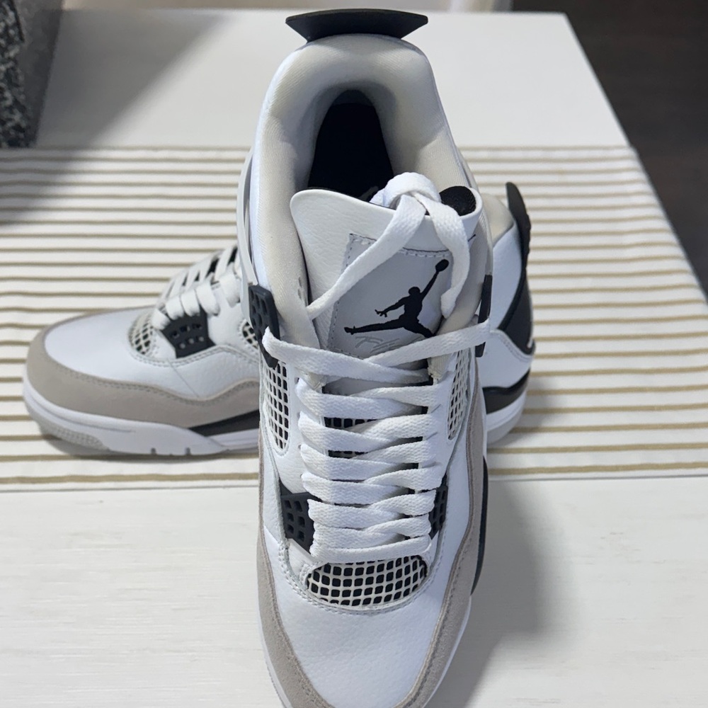 Air Jordan 4 Retro White/Black -neutral) Sneakers. NIB /NWT. Hard to find. - Picture 2 of 5